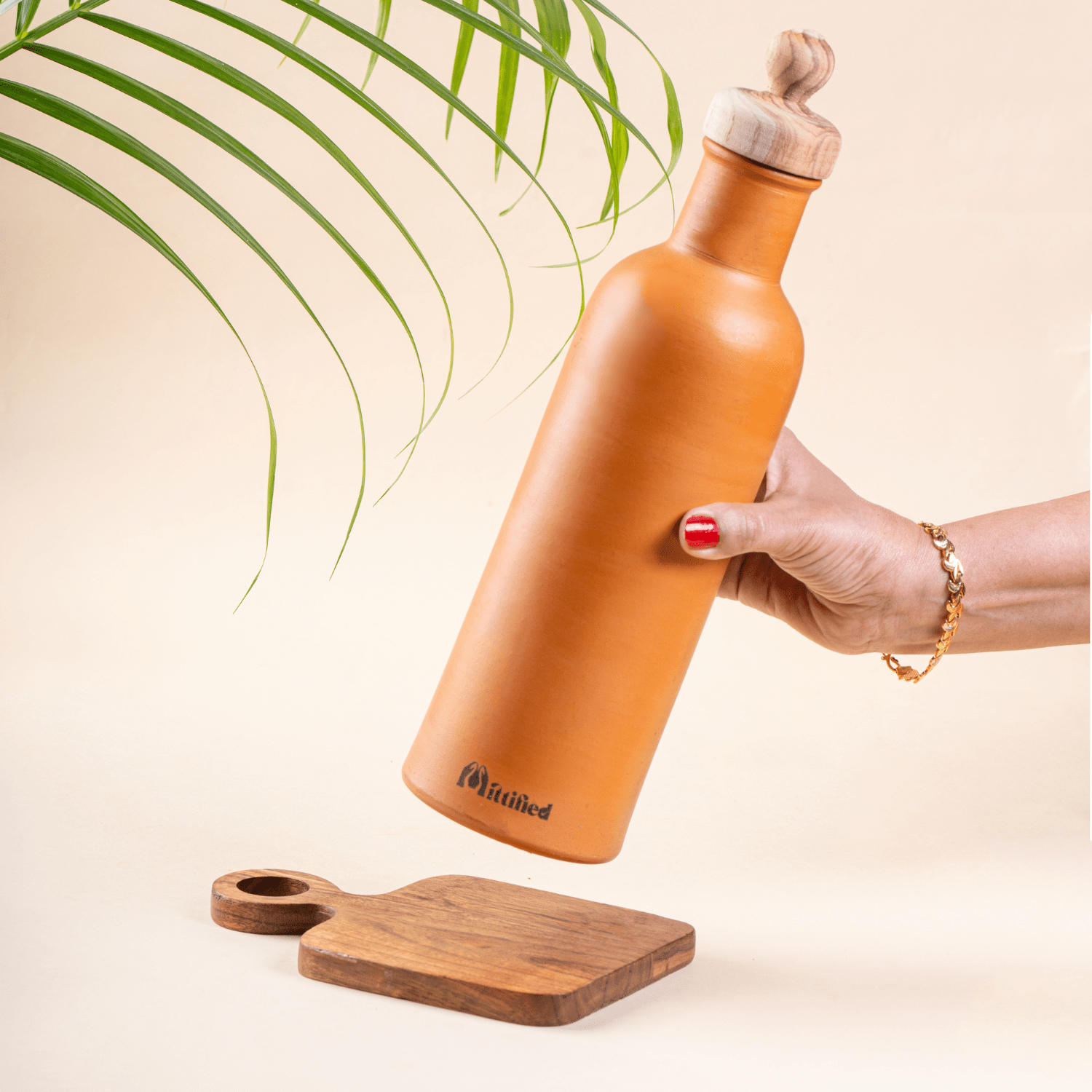 Mitti Marvel Premium Clay Water Bottle with Sheesham Wood Lid – Front View